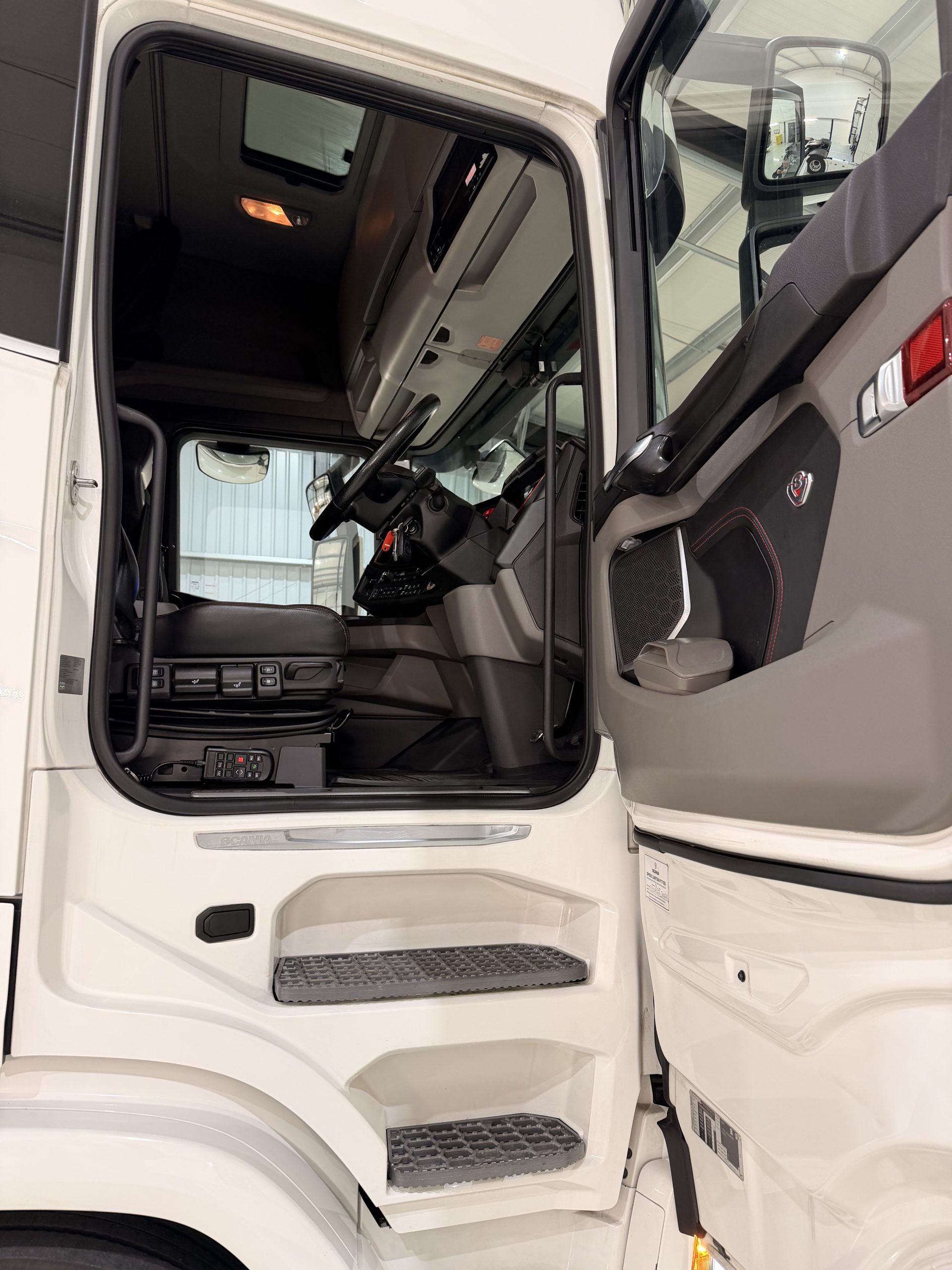 2024 (24) Scania 660S 6×2/4 Mid Lift